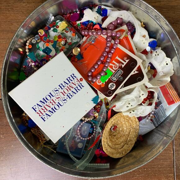 Vintage grandmacore craft Christmas storage tin junk drawer sequin glitter beads - Picture 11 of 13